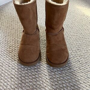 UGG Classic Short Boots